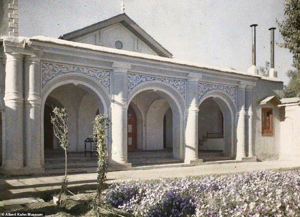 http://www.afghanhoundtimes.com PHOTO Another  beautiful  house in Kabul in 1928