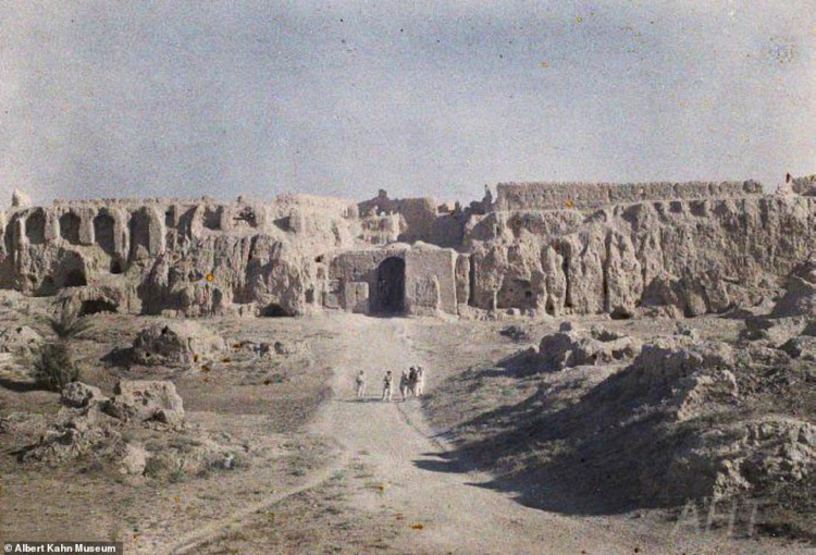 http://www.afghanhoundtimes.com PHOTO Farah Citadel, in western Afghanistan, in 1928.