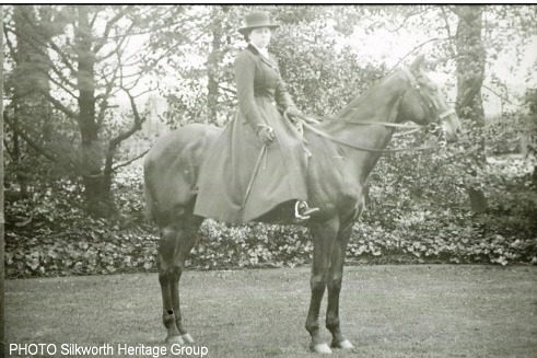 http://www.afghanhoundtimes.com PHOTO Aline Doxford Ruritania Afghan Hounds