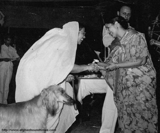 Mrs I N Sinha receiving a cup and ribbon from the Mahrani Of Burdiran